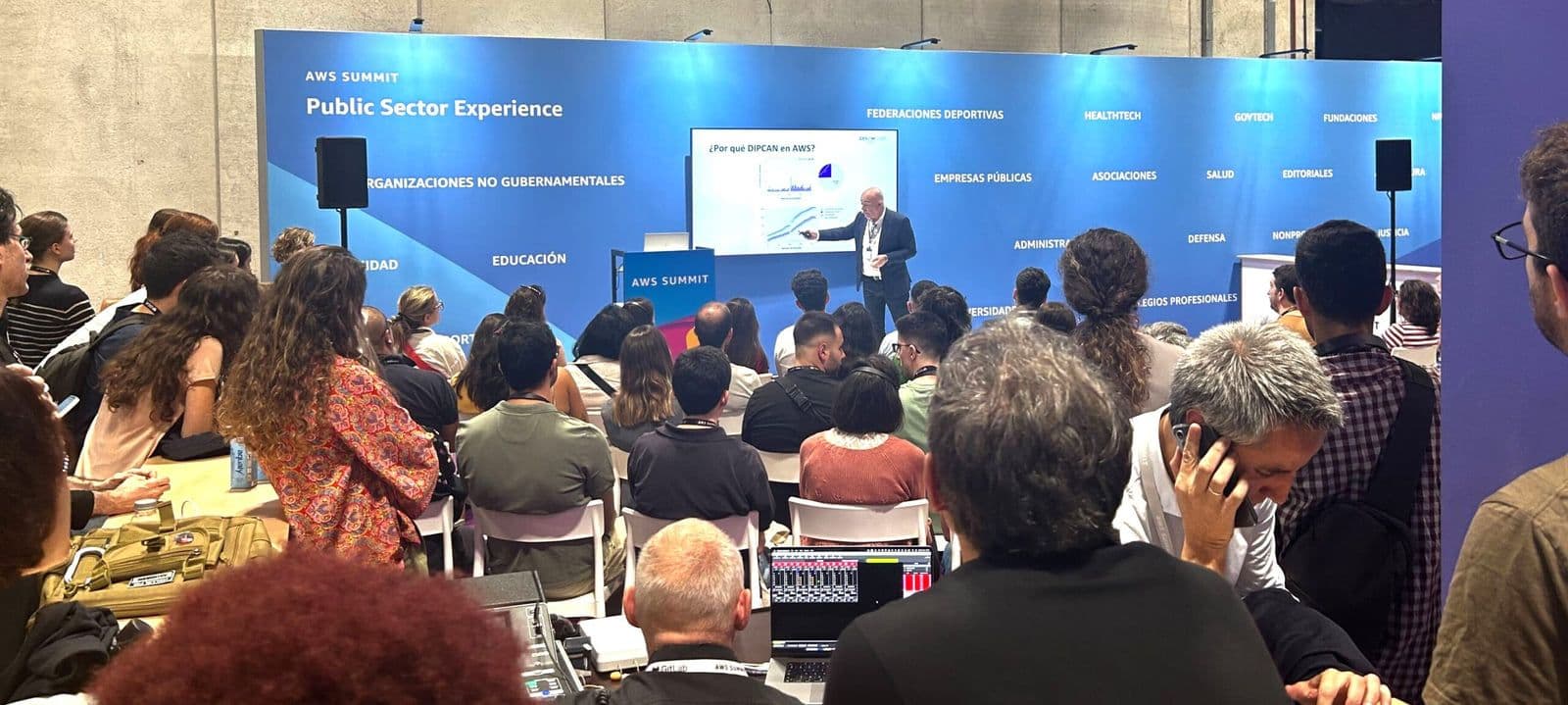 David G. Pisano presenting at the AWS Summit Madrid