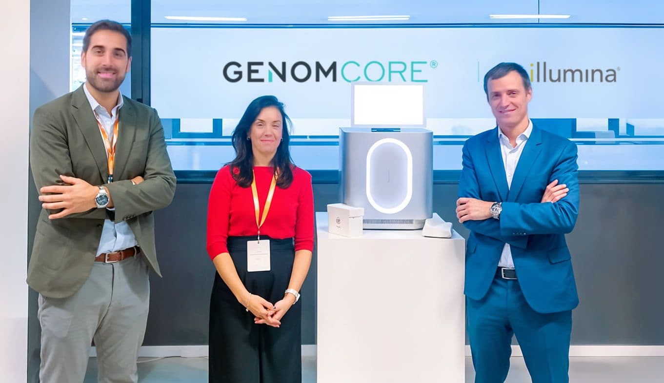 Diego Azores, Ana De la Cruz from Illumina, and Miquel A. Bru from Genomcore announcing the strategic alliance